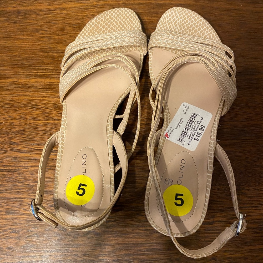Womens Bandolino Tan Strappy Sandals Size 5 M never worn